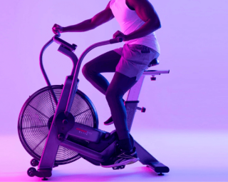 Kā izvēlēties ideālo velotrenažieri ? Tava atslēga veselīgākai un aktīvākai dzīvei