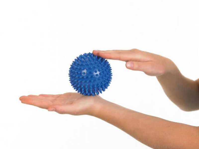 Spiky Massage Ball 10 cm masažas bumbina, zila